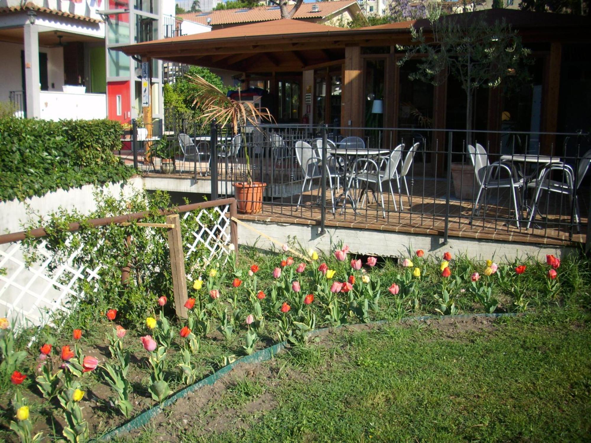 Residence Al Lago Кастильоне дел Лаго Екстериор снимка